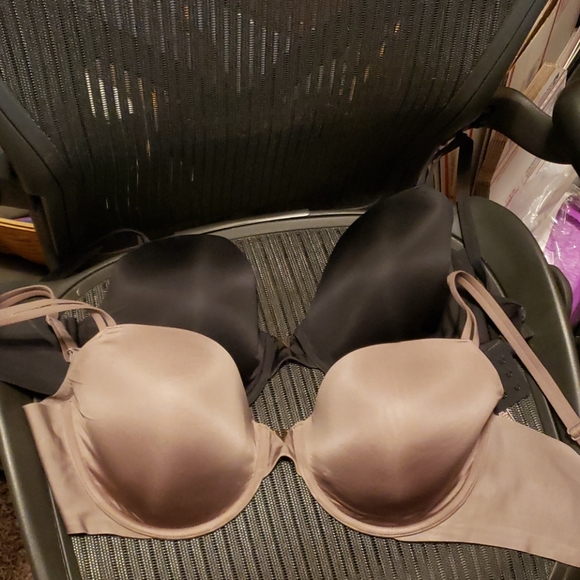 Pair of vs bras size 36ddd gray and black - Picture 1 of 4